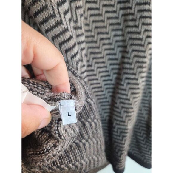 Max Mara Grey & Black Trim Chevron Print Alpaca/Wool Faux Wrap Sweater Large - Picture 6 of 8